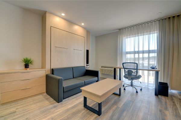 Hotel-Universel-Riviere-du-Loup-1-Quebec.jpg
